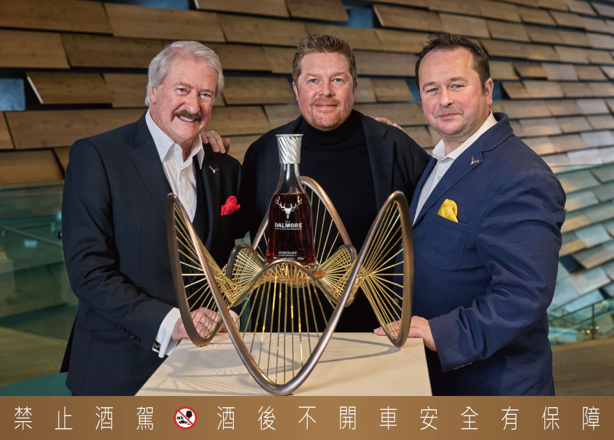由 Foster + Partners 建築設計師 Ben Dobbin 與大摩傳奇釀酒師 Richard Paterson 及 Gregg Glass 共同打造《Luminary No.3》。