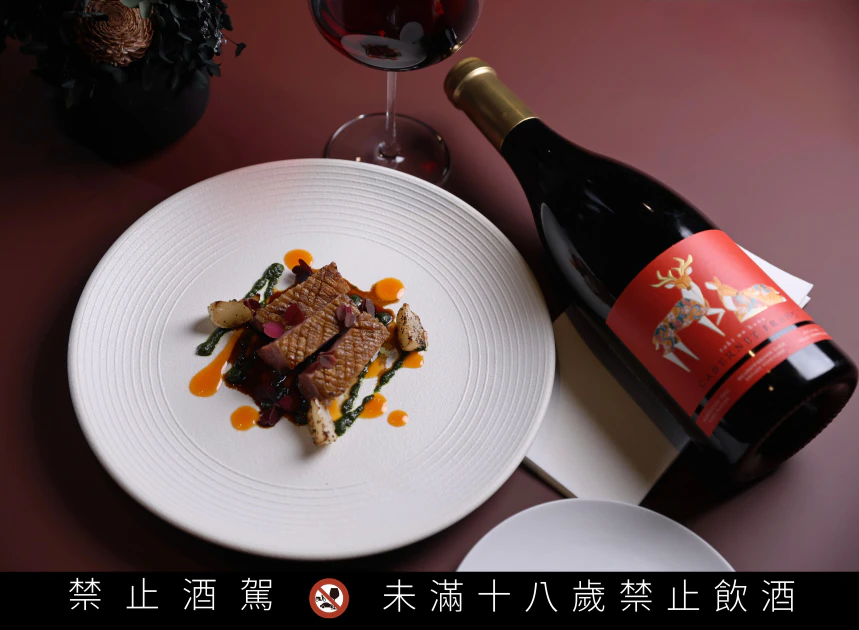 「炭烤胭脂鴨胸 × 時之川 Cabernet Franc」