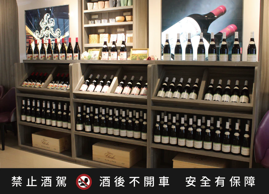 2025 年薄酒萊新酒正式預購開跑，圖為酩洋國際酒業展示三大名莊──Leroy 樂花園、Albert Bichot 亞柏彼修、Maison Piron 碧紅酒莊──全新年份酒款。明亮果香與豐富層次映襯秋季氛圍，為年度葡萄酒盛事揭開序幕。