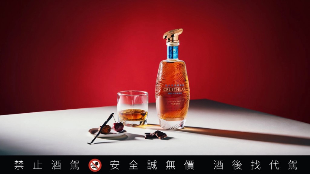 黑松公司攜手金門酒廠首創將西班牙赫雷斯產區雪莉桶用於「創世者皇者雪莉金門高粱酒」熟成。