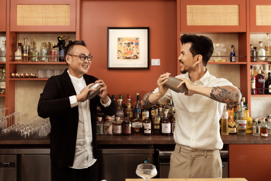 Rumway將於12月10日迎來正式開幕，首場客座活動與高雄酒吧「灣兜」創辦人、港都傳奇調酒師黃龍輝（圖左）合作；圖右為Rumway創辦人梁奕明。
