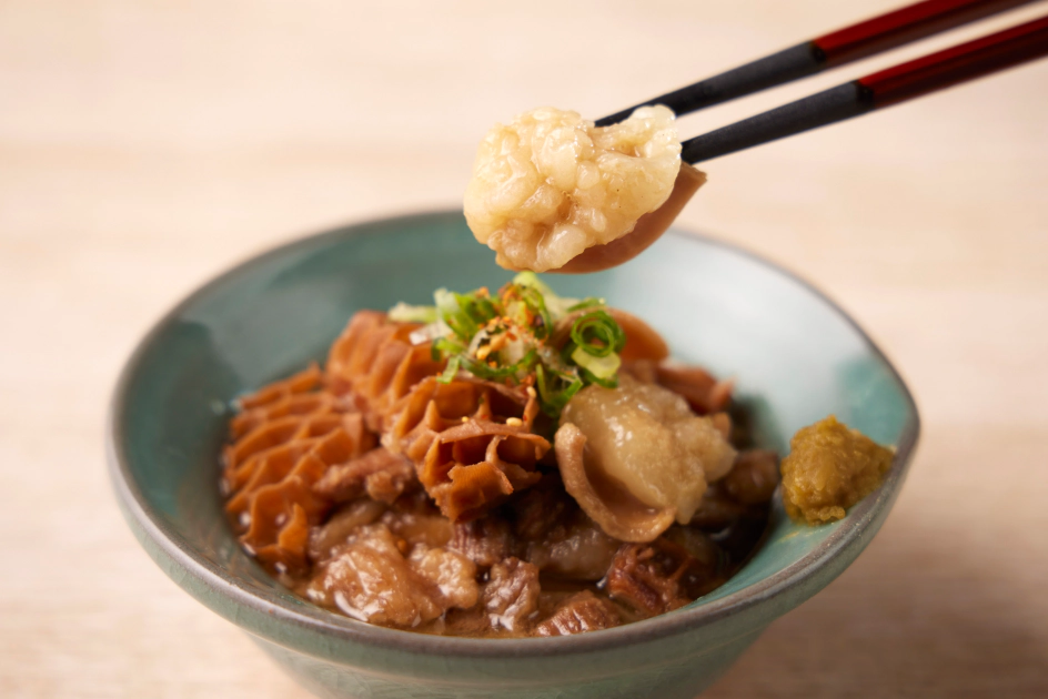 慶祝開幕，牛舌佑介推出首週好禮，凡12月21日至28日來店消費，追蹤官方Facebook或Instagram並打卡，即可免費獲贈「和牛牛雜煮」一份。乾杯集團提供