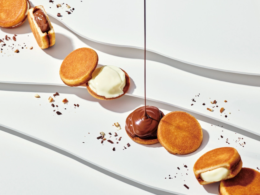 SNOWSAND生巧克力夾心餅乾有白巧克力、黑巧克力兩款。（圖片提供_富信新零售）