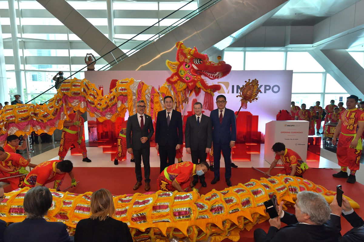 2024年Vinexpo Asia, Hong Kong（2024年5月28日-30日）開幕式(5月28日).從左到右為：Rodolphe Lameyse, Bernard Chan, Bertrand Lortholary, Dane Cheng. 圖: Medion Limited.