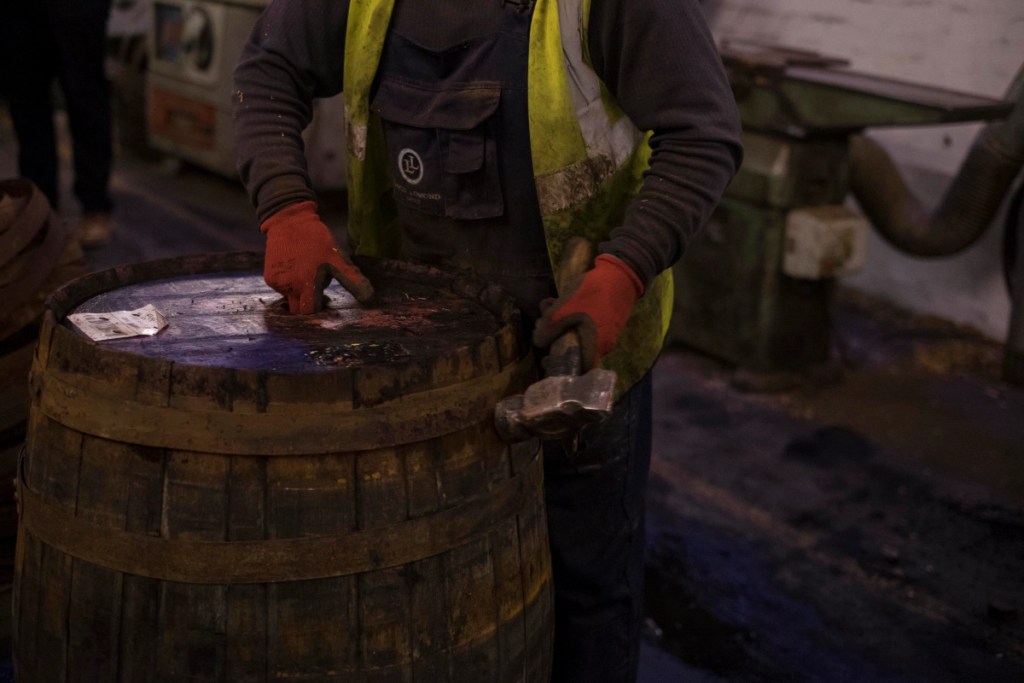 羅夢湖是蘇格蘭四座擁有自設桶廠（cooperage）的酒廠之一
