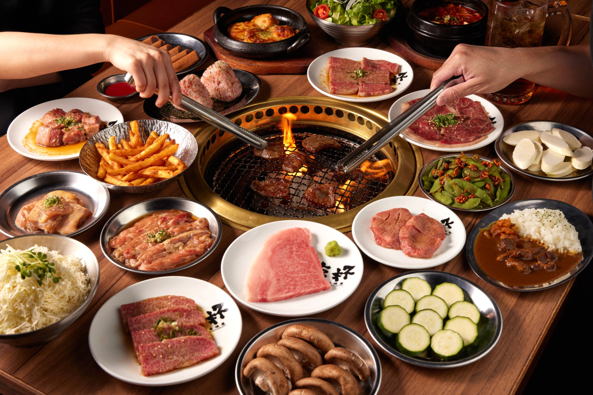 1. 乾杯燒肉27週年生日慶登場！推出全新高飽足感商業午餐、限時和牛加菜與27歲同齡壽星抽東京來回機票抽獎活動。圖/乾杯集團提供