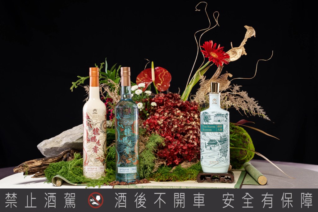 「釀酒大師陳年金門高粱酒」與「龍騰九霄金門高粱酒」同步亮相，融合傳承底蘊與當代美學，展現兼具品飲、收藏與贈禮價值的精品風貌。（昇恆昌提供）