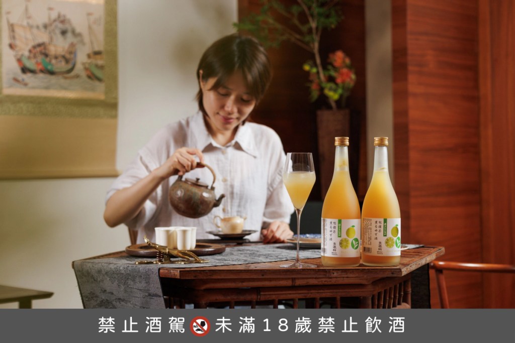 乘興院茶師陳訫語悉心沖泡包種茶